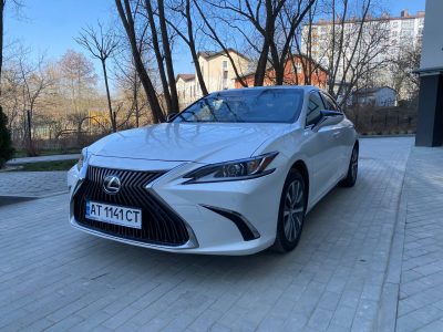 Lexus ES 2019рік