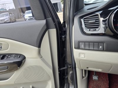 Автомобіль Kia Carnival 2.2 Дизель Автомат 2016рік пробіг 164тис.км