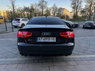 Audi S 8 2013рік
