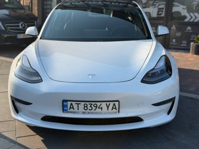 Tesla 3 2021рік 54кВт Електро Автомат